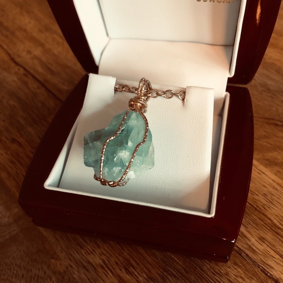 Crystal necklace - Picture 1 of 1